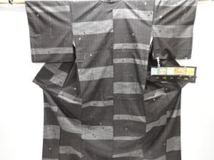 いろは歌に花弁模様本場泥大島紬着物